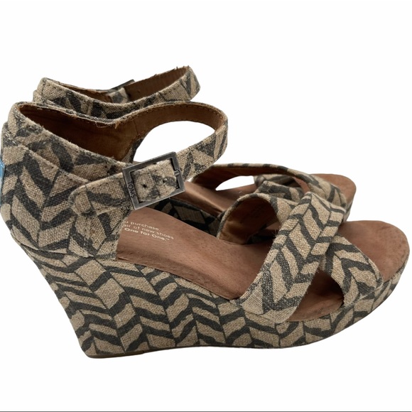 Toms Peep Toe Wedge Sandals Print Gray Cream 7.5 - Picture 11 of 11